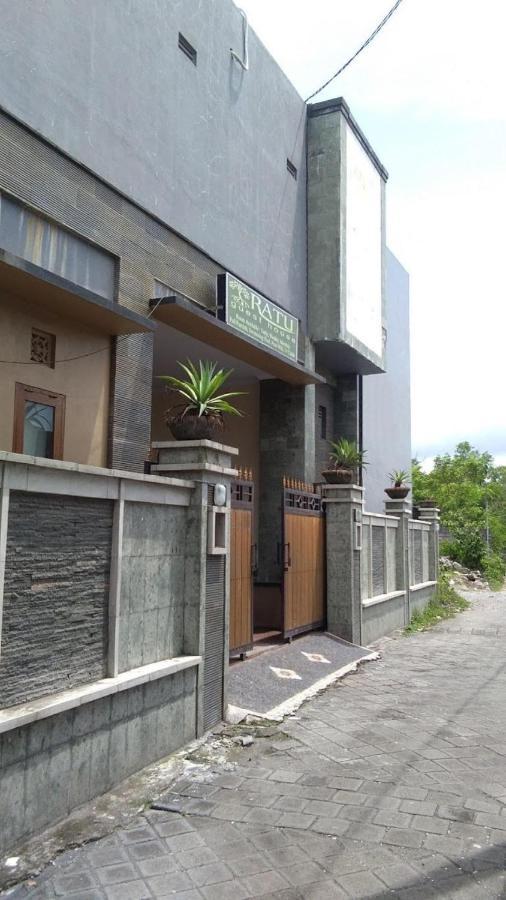 Oyo Flagship 91237 Ratu Guest House Kedunganan Eksteriør billede
