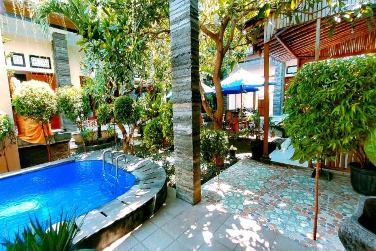 Oyo Flagship 91237 Ratu Guest House Kedunganan Eksteriør billede